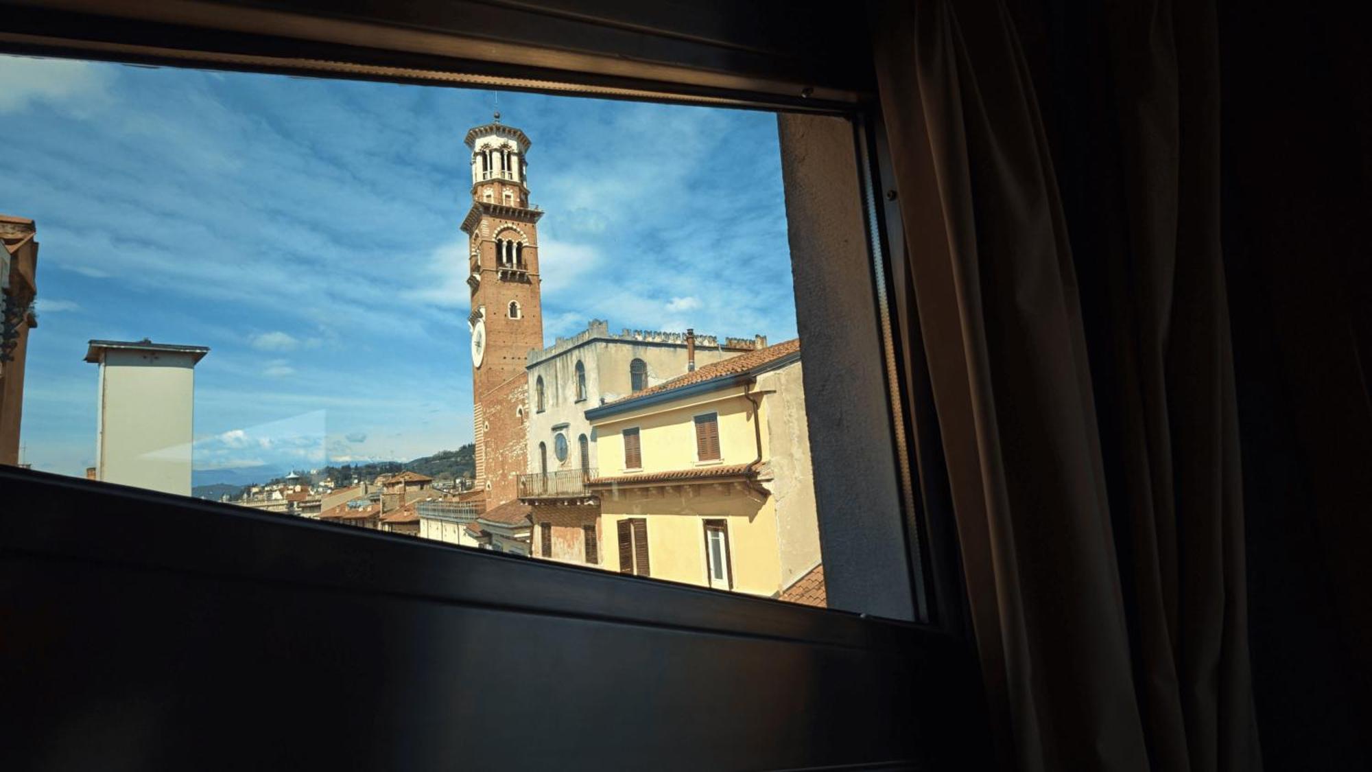 Opera Luxury Apartment Verona Exterior photo
